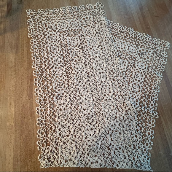 Vintage Delicate Tatting Lace Doily Table Runner Rectangular Cream Runner - Picture 6 of 7